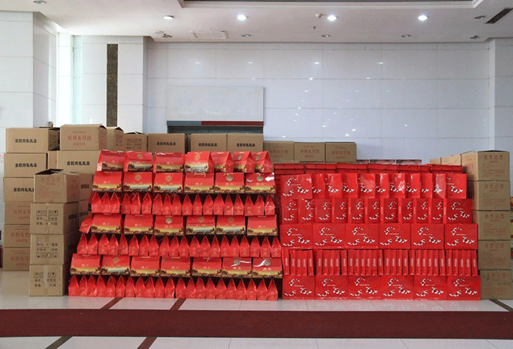 全體員(yuán)工(gōng)發放(fàng)春節福利.gif 全體員(yuán)工(gōng)發放(fàng)春節福利.gif