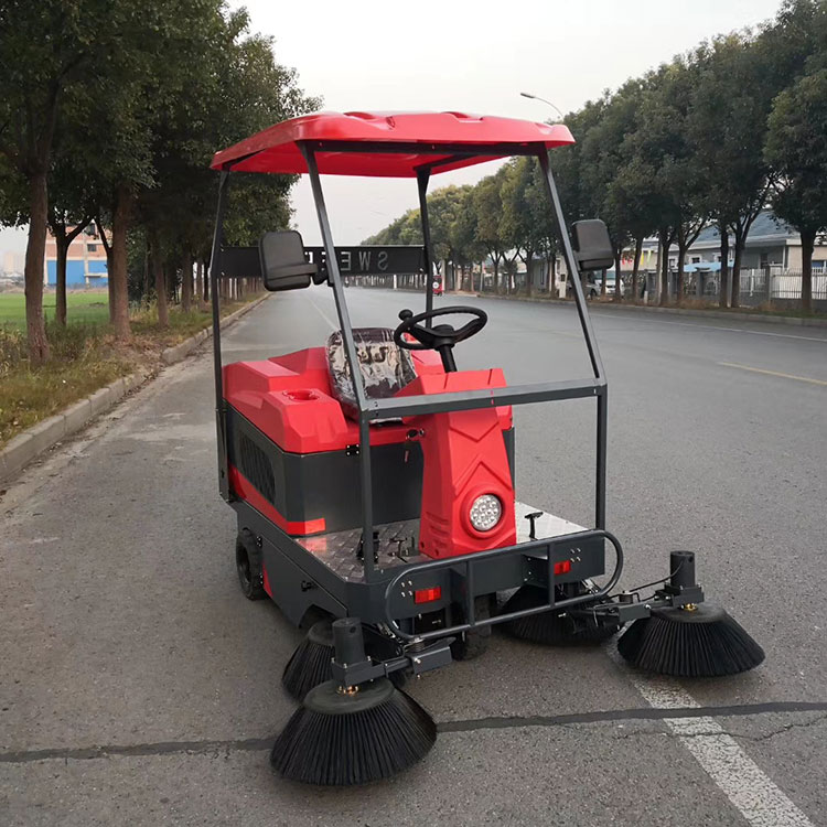 駕駛式掃地機(jī)11.jpg 駕駛式掃地機(jī)11.jpg