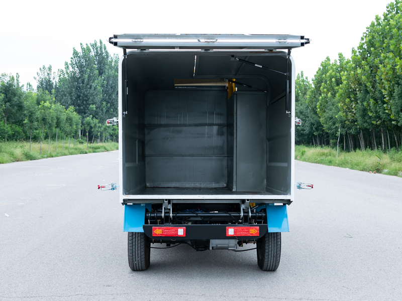 電(diàn)動四輪側挂桶車 (5).jpg 電(diàn)動四輪側挂桶車 (5).jpg